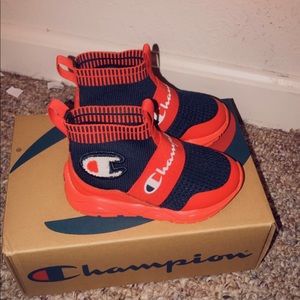 I’m selling kids clothes and shoes